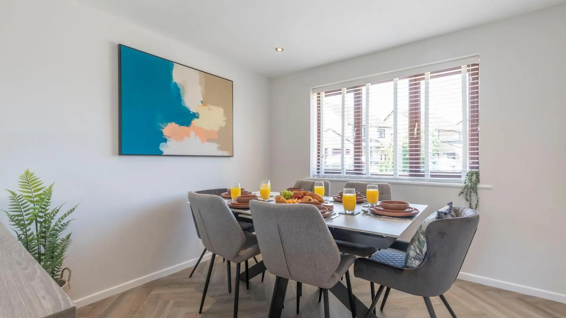 Holiday home Modern 5-Bed Home With Hot Tub GLOUCESTERSHIRE