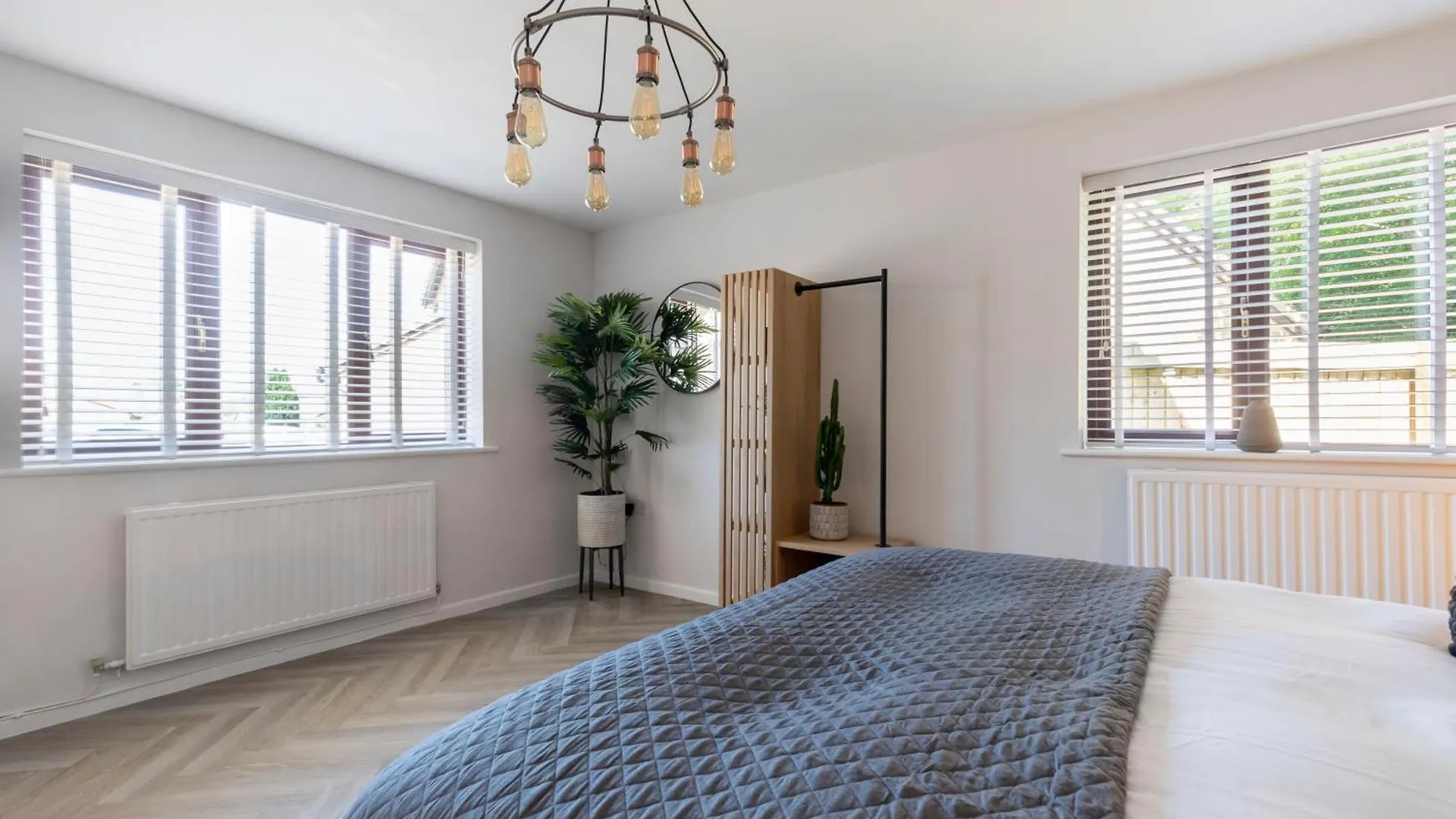 Modern 5-Bed Home With Hot Tub GLOUCESTERSHIRE Holiday home