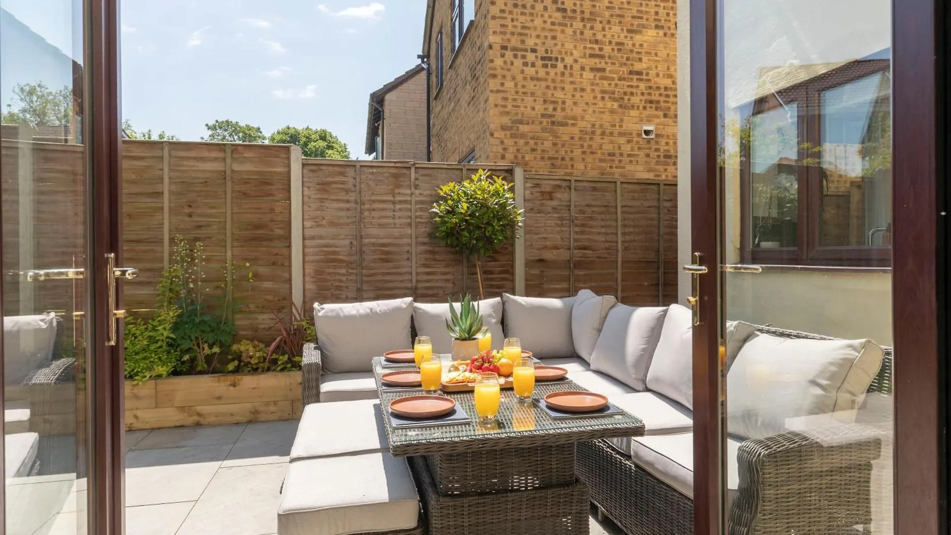Modern 5-Bed Home With Hot Tub GLOUCESTERSHIRE