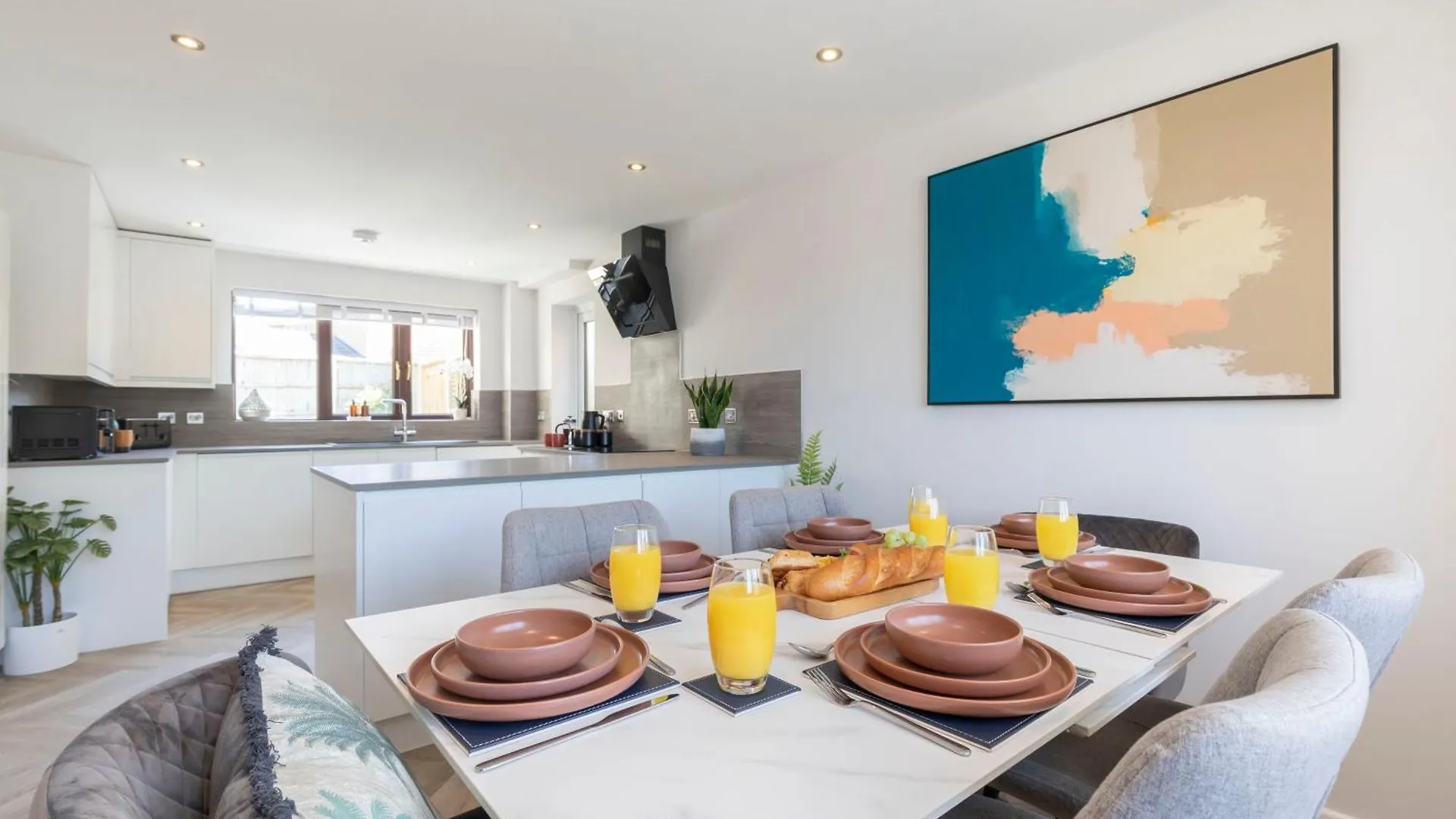 Modern 5-Bed Home With Hot Tub GLOUCESTERSHIRE Holiday home