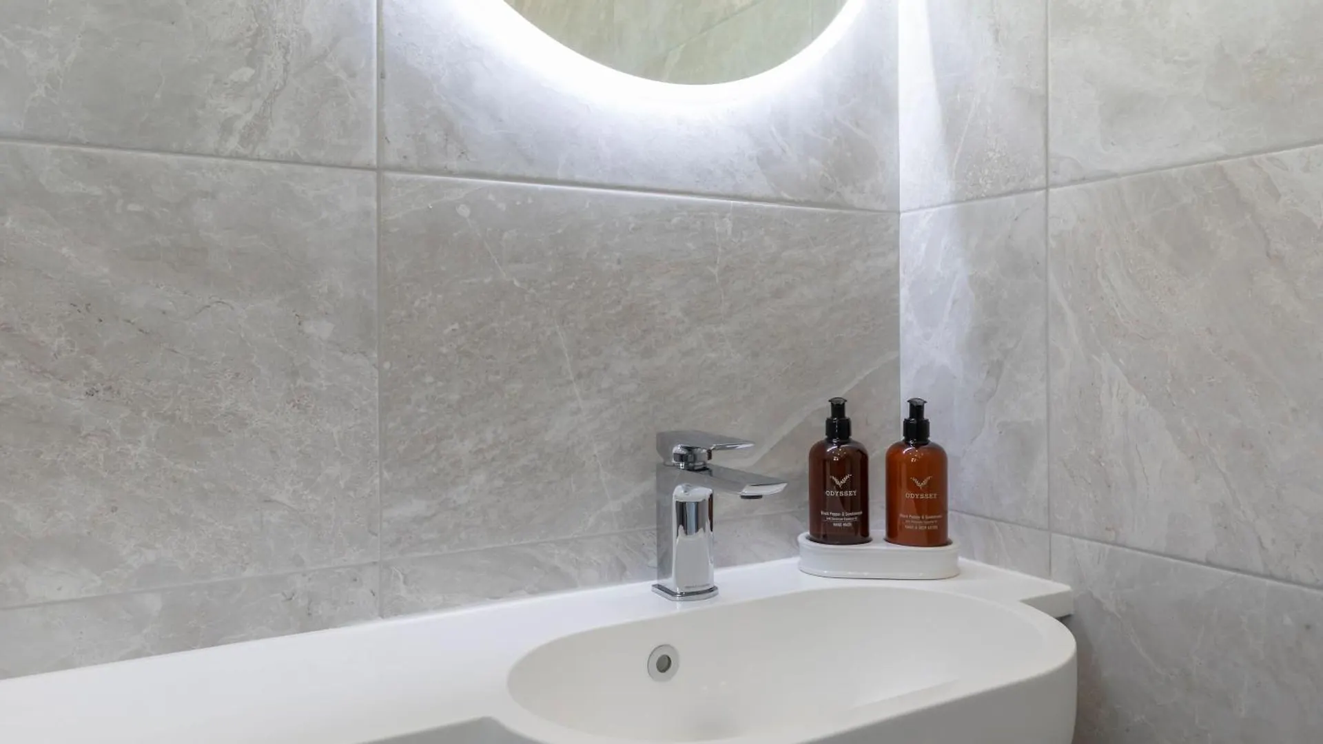Holiday home Modern 5-Bed Home With Hot Tub GLOUCESTERSHIRE